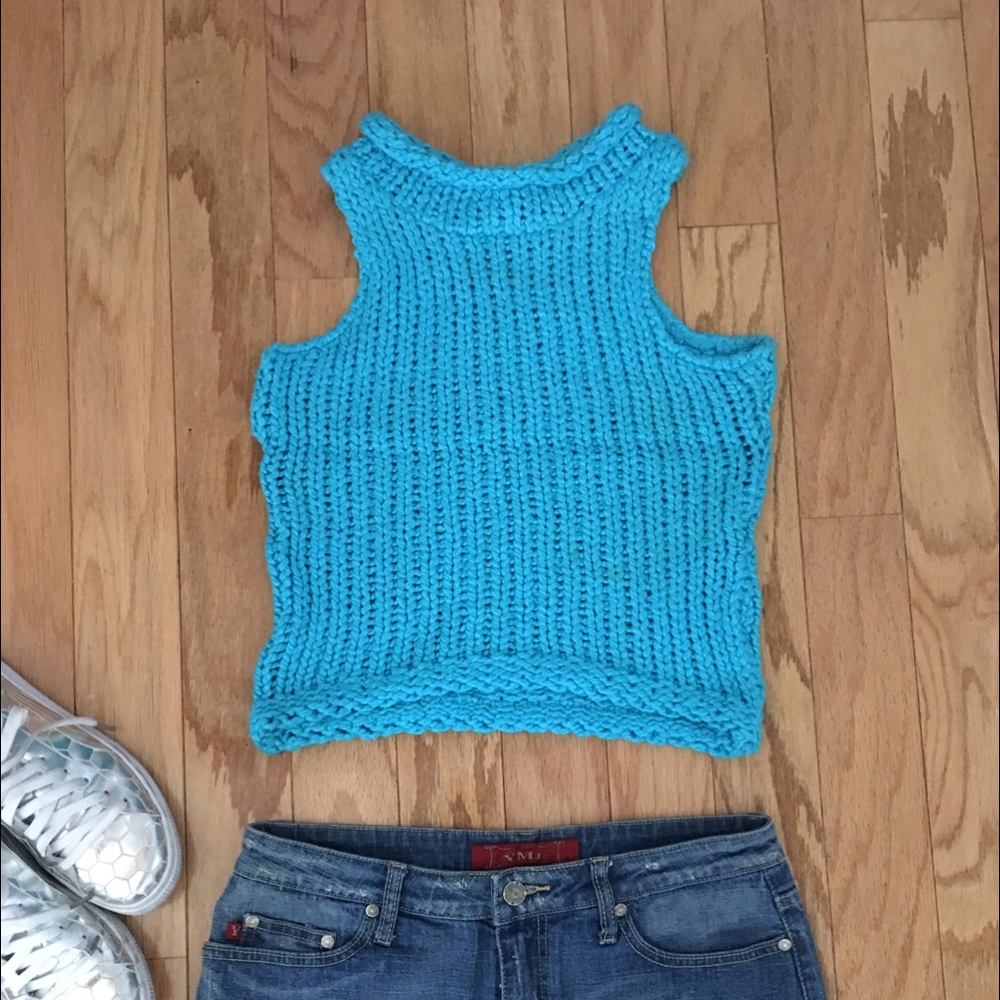 NWOT- BISOU BISOU Loosely Knit Turquoise Crop Top